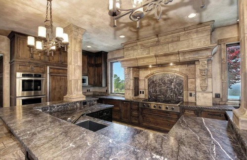 Auburn House | Longview Chateau Estate