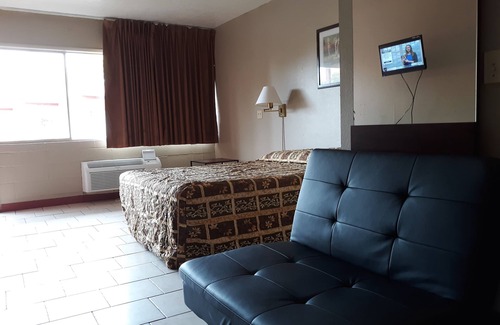 Old West Side Hotel | Longview Inn