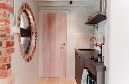 Longwood East House | Longwood Luxe Taffy Cottage: Pool & Tennis court