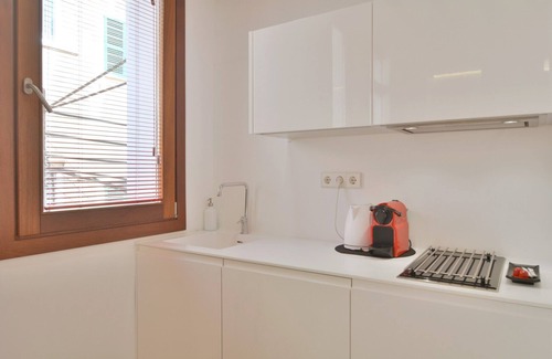 La Llotja-Born Apartment | Lonja Suites 3 red