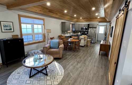 The Bluff Cottage | Lonsdale Cottage