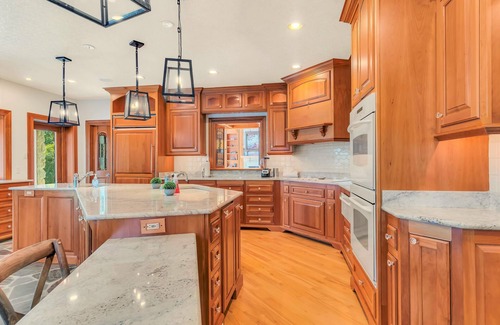 Blue Eye House | Look no further for your own private oasis on Table Rock Lake!