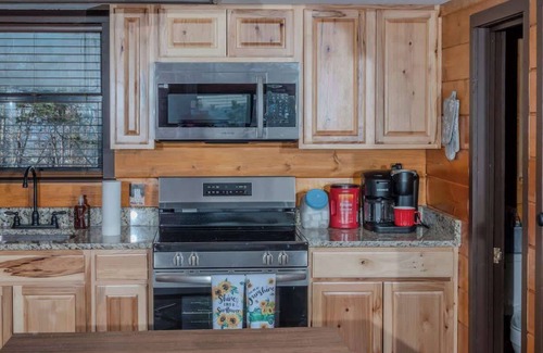 Pigeon Forge Cabin | Lookout Point - Firepit, Pickle Ball, Balcony, Pet