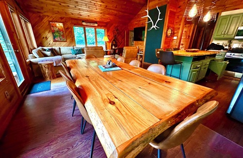 Schroon Lake House | Loose Moose Lodge: Hot Tub, 4-Season Retreat Near Gore Mountain & Schroon Beach