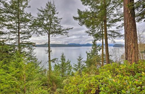 Lopez Island House | Lopez Island Hideaway with Coastal Views and Deck!
