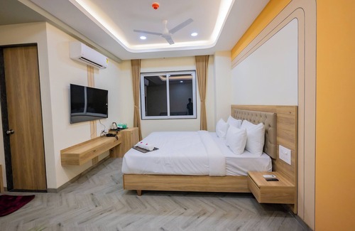 Bherav Hotel | Lotus Leaf