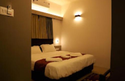 Kankavali Hotel | LOTUS LODGE Kalmath