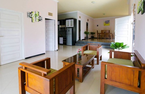 Palembang Villa | Lotus Villa 3 Bedroom Villa with Swimming Pool