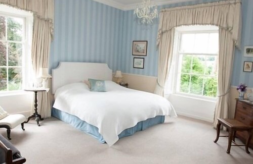 Collinstown Bed & Breakfast | Lough Bawn House