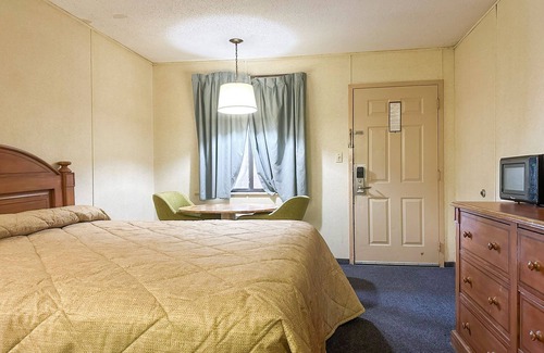 Louisville Hotel | Louisville Inn By Oyo Louisville Municipal Airport