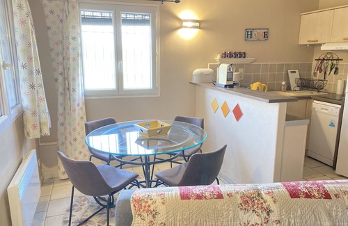 Saint-Saturnin-les-Avignon Cottage | Lovely 2 to 4 person rental, private pool 5000m2, 12km from Avignon