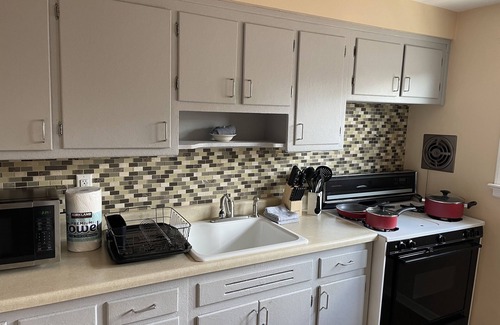 Constable Hook Apartment | Lovely 1 Bedroom 1 Bathroom apartment located near everything!