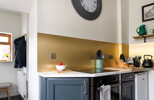 Pontesbury House | Lovely 2 Bedroom Countryside Hot Tub Retreat