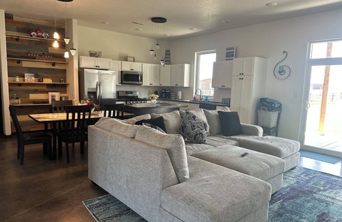 Hot Springs House | Lovely 3-bedroom house by Angustora with many activities for your entire group