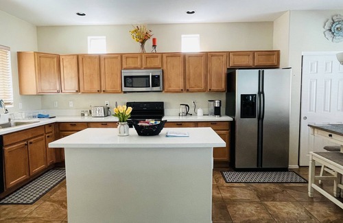 Sheely Farms House | Lovely and spacious home!10 minutes away to the State Farm Stadium.
