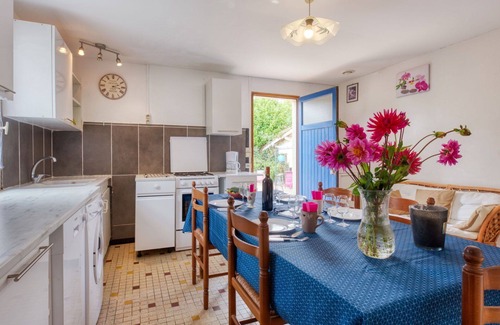Jau-Dignac-et-Loirac House | Lovely apartment in villa for 5 people with WIFI and TV