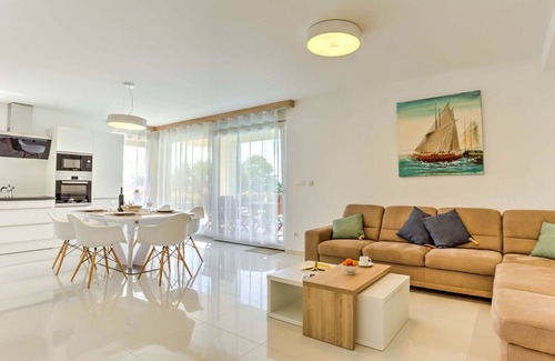 Vantacici Apartment | Lovely apartment for 6 people with private pool, WIFI, A/C, TV and terrace