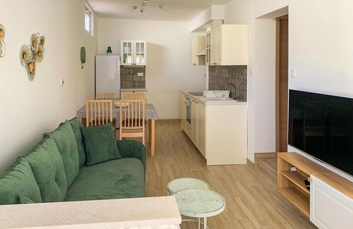 Cesarica Apartment | Lovely apartment in Cesarica with WiFi