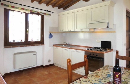 Scansano Villa | Lovely apartment in villa for 4 guests with A/C, pool, WIFI, TV, terrace and pets allowed