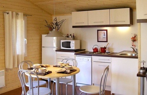 Beynat House | Lovely apartment in villa for 6 guests with WIFI, pool, TV, terrace and pets allowed