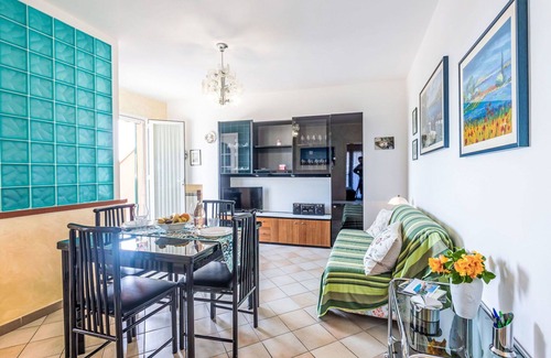 Pantai Apartment | Lovely apartment for 6 guests with WIFI, pool, TV and terrace