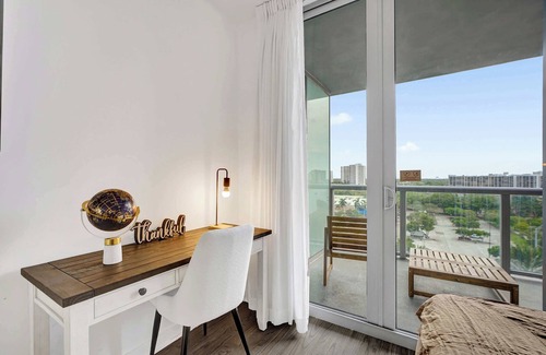 Hallandale Beach Apartment | Lovely Cozy Studio -Canal View Near Beach 1006