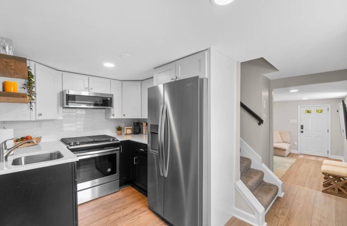 Lutherville Timonium House | * Lovely Gem w/Perfect Combo of Flair & Class *
