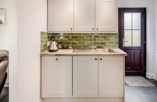 Llanon Cottage | Lovely ground floor accommodation and located just 4 miles from the beach.