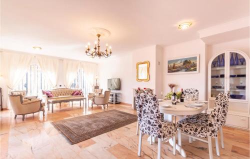 Torrequebrada House | Lovely Home In Benalmádena