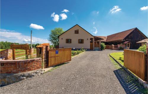 Bosiljevo House | Lovely Home In Bosiljevo With Kitchen