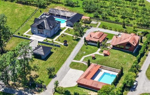 Veliki Grđevac House | Lovely Home In Gornja Kovacica