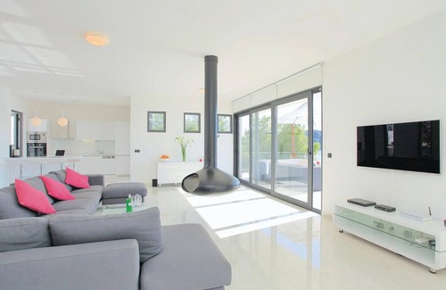 Blato House | Lovely home in Karbuni with kitchen