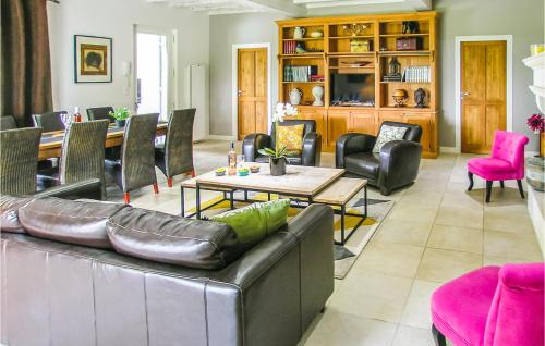 Saint-Aubin-de-Cadelech House | Lovely Home In St Aubin De Cadelech