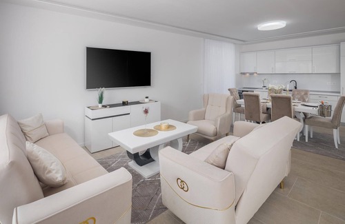 Vrvari House | Lovely home in Vrvari with sauna