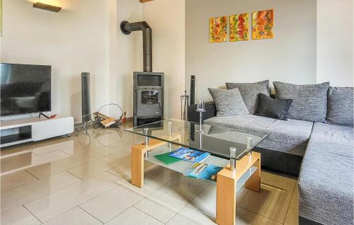 Muritz House | Lovely Home In Wittstock With Kitchen