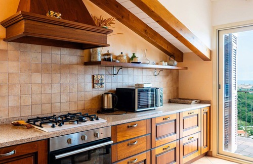 Borghetto Santo Spirito Villa | Lovely apartment in villa for 5 people with pool, A/C, WIFI, balcony and pets allowed