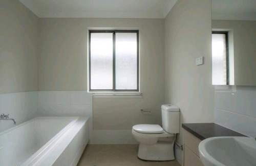 Schofields Villa | Lovely New 5 Bedroom house + Study/Huge Back Yard