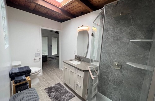 Enchanted Lake House | Lovely Private Kailua Cottage