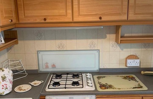 Lanark Cabin | Lovely Semi-rural Caravan & Hot Tub - Sleeps Fam 6