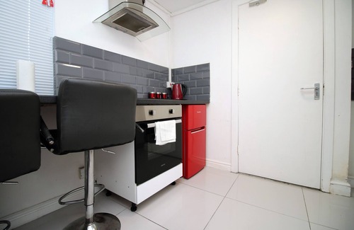 Castle Apartment | Lovely Studio Flat, Free Parking-Near City Centre