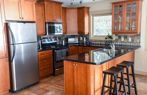 Selma Park House | Lovely Waterfront Beach Haven with Hot Tub & SUP