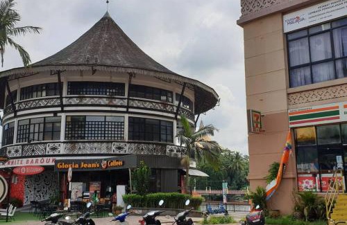 Kampung Surabaya Apartment | Lovely Waterfront Riverbank Suite with Pool A2