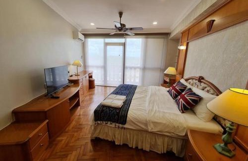 Kampung Surabaya Apartment | Lovely Waterfront Riverbank Suite with Pool