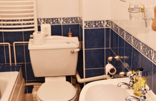 Blandford Saint Mary Bed & Breakfast | Lower Bryanston Farm