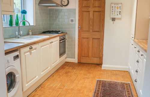 Oakworth Cottage | LOWER CROSS, pet friendly, with a garden in Oakworth