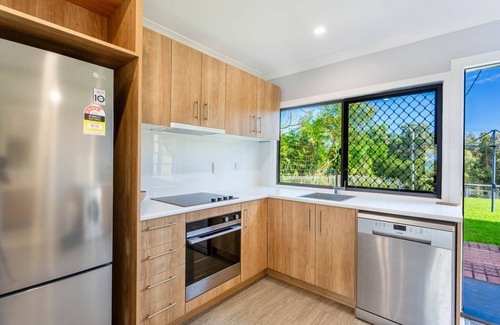 Lammermoor Beach Apartment | Lower level, Cute Apartment on Lammermoor Beach