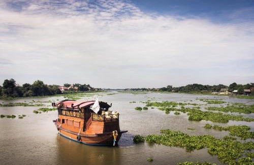 Samre Boat Rental | Loy Pela Voyages