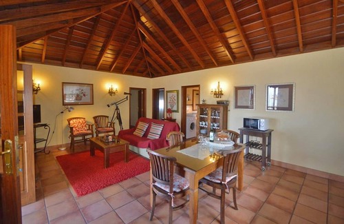 Los Quemados Cottage | LP1083 Holiday cottege with sea views in Fuencaliente