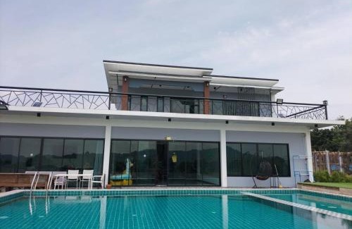Khanong Phra Villa | Lsarl Pool Villa อิฏฐ์สรี พูลวิลล่า
