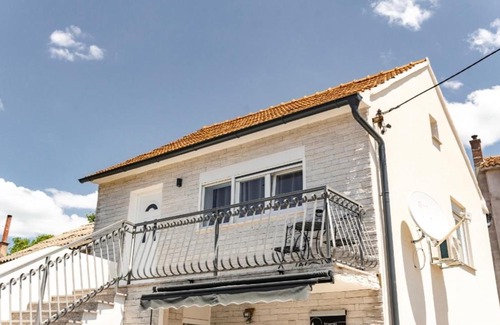 Sibenik Apartment | Luce